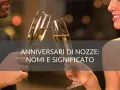 Coppia brinda con champagne per celebrare anniversari di nozze.