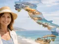 Donna sorridente con cappello di paglia su spiaggia italiana, ideale per sapere dove andare in vacanza a maggio al caldo.