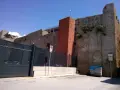 Mura antiche e un torrione rosso, un assaggio di cosa vedere a Trapani in un giorno.