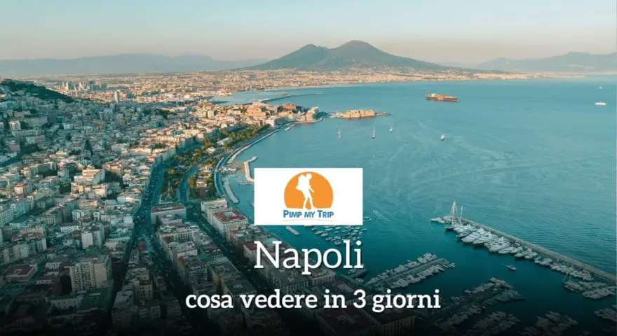 Panoramica di Napoli con il Vesuvio sullo sfondo. Ideale per un itinerario Napoli 3 giorni, scopri cosa vedere!