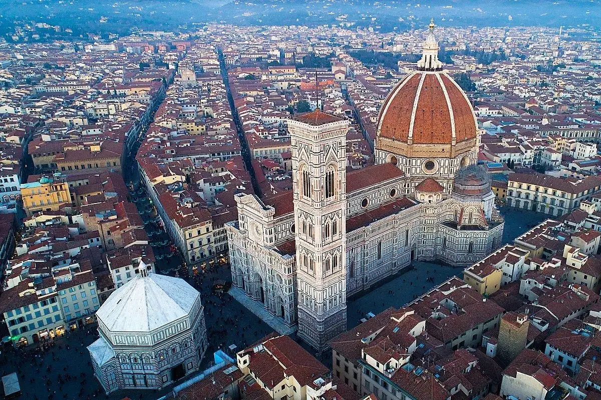 Vista aerea di Firenze: Duomo, Battistero e campanile. Perfetto per scoprire cosa vedere a Firenze in 3 giorni.