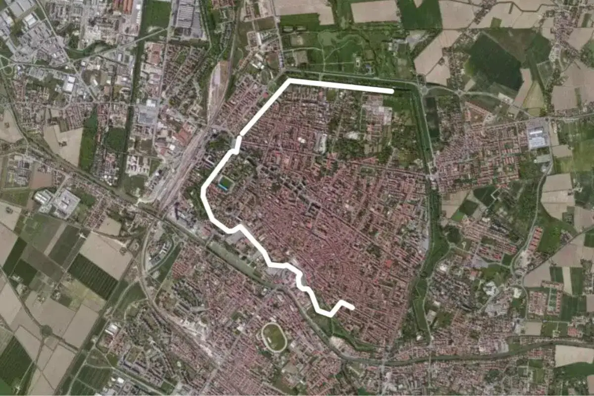 Percorso a piedi per scoprire cosa vedere a Ferrara gratis: le mura, il centro storico e i parchi.