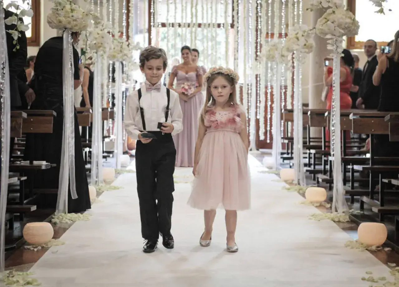 Bambini in corteo nuziale, un paggetto e una damigella. Quante damigelle si possono avere? Dipende dalla sposa!